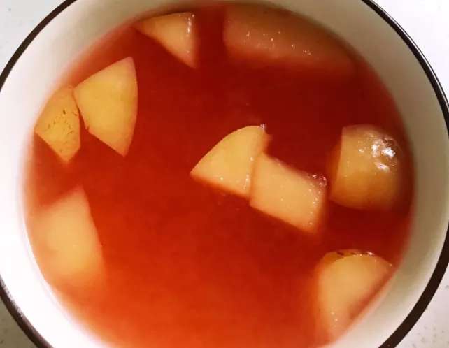 图为:山楂苹果汤